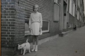 Lyda (10jaar) en Poekie (2 jaar), Rotterdam 1966